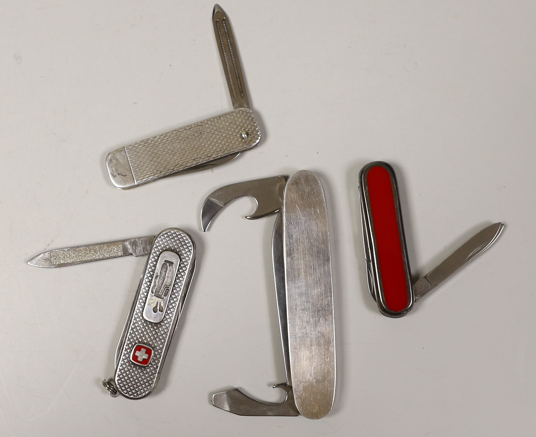 Four assorted modern silver or 925 mounted pen knives, largest, Chamberlain Clarke Partnership, London, 1994, 91mm.